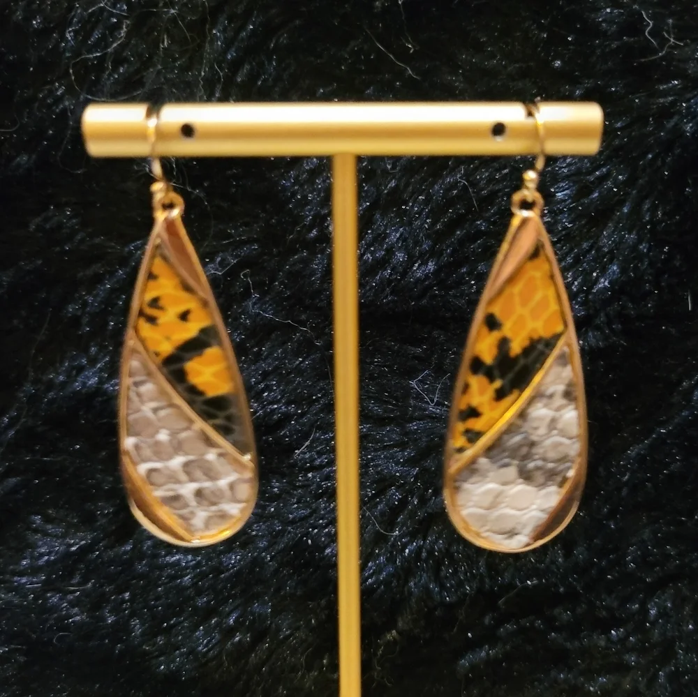 NWT Leather Python Print Gold Drop Earrings - Picture 5 of 13
